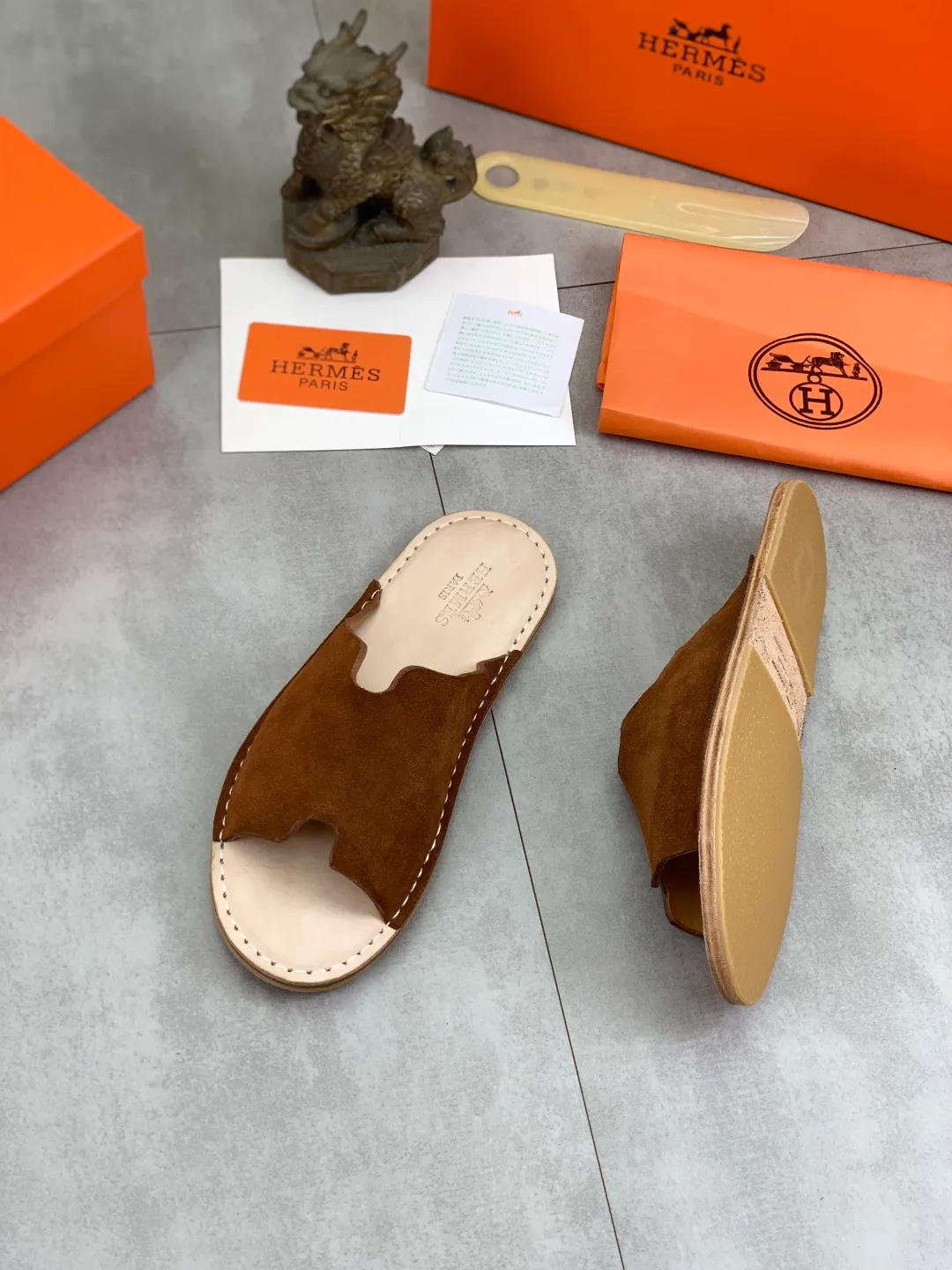 Men's men's shoes 💰P360 new model (genuine leather outsole series) new colors are coming simultaneously on the official website [HERMES] Hermès series: original development, original anatomy display, exclusive outsole [Material] Sole: original genuine leather sole with cow essence film 🌸. Fabric Original calfskin Lining: Imported cowhide, delicate and soft Code number: 38-44